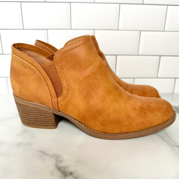 Women’s Size 8 Ankle Booties Qupid - Picture 3 of 9